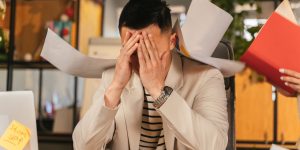 Petites phrases, grands dégâts : comment lutter contre les incivilités en entreprise ?